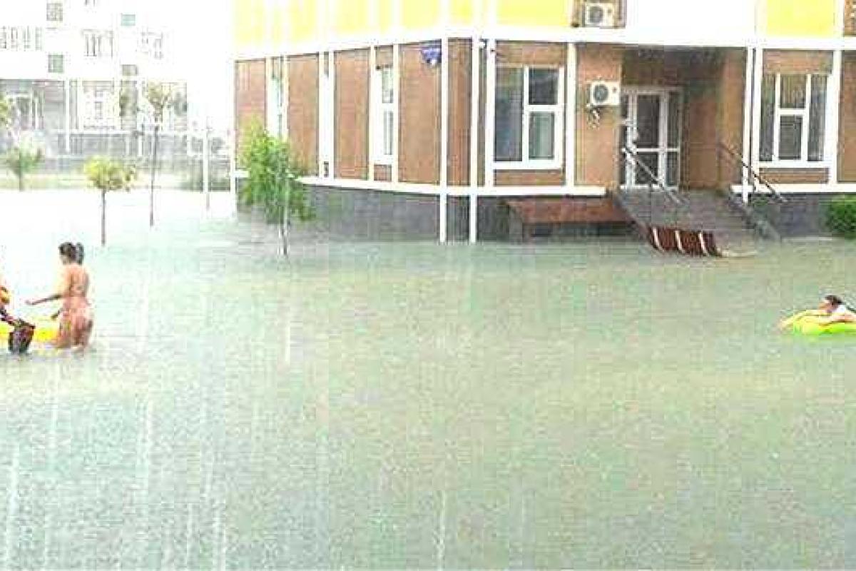 На Сочи надвигается мощный шторм с ливнями и смерчами