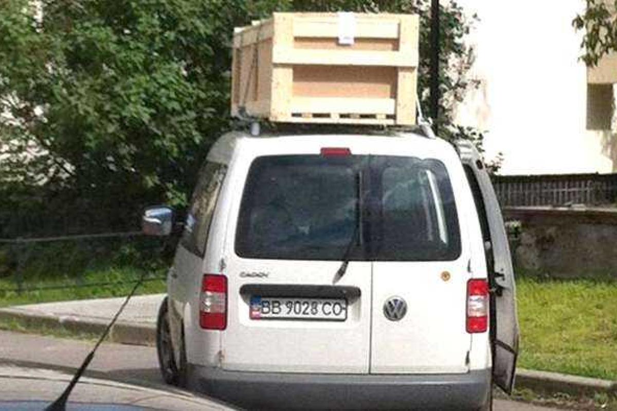 В Москву на крыше микроавтобуса приехал "груз 200" с Донбасса