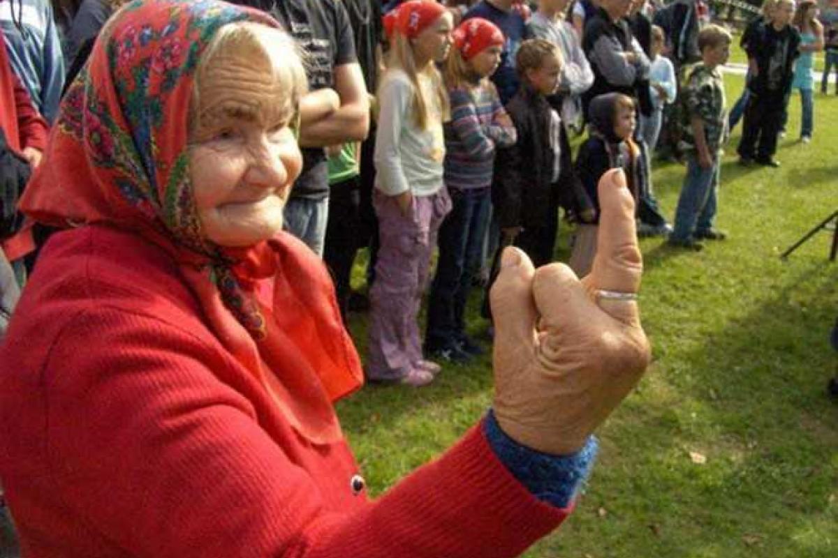 Как 72-летняя жительница "ЛНР" "прокляла" местных боевиков Как 72-летняя жительница "ЛНР" "прокляла" местных боевиков