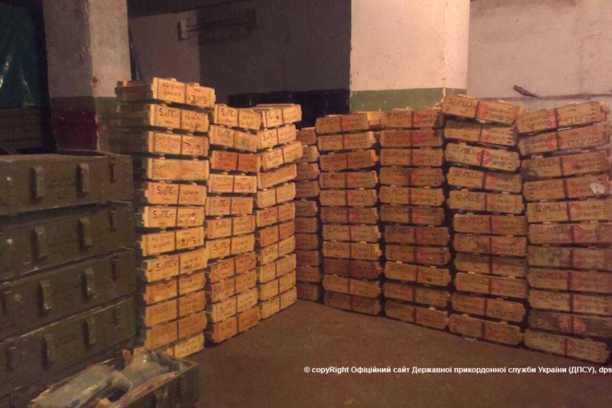 На Донетчине пограничники задержали военного РФ и «КАМАЗ», напичканный боеприпасами