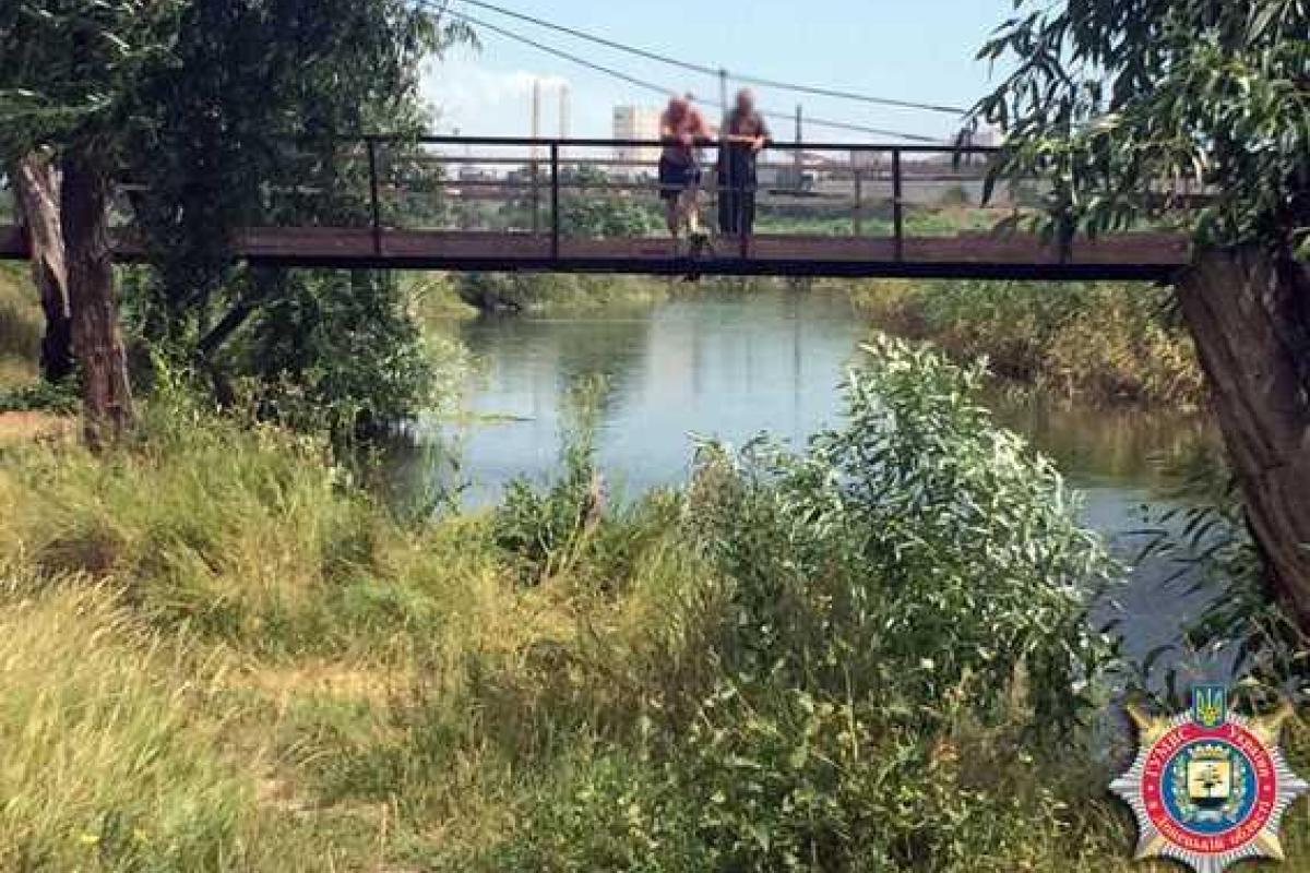 В Мариуполе две девочки пропали во время купания в реке, тело одной из них уже нашли