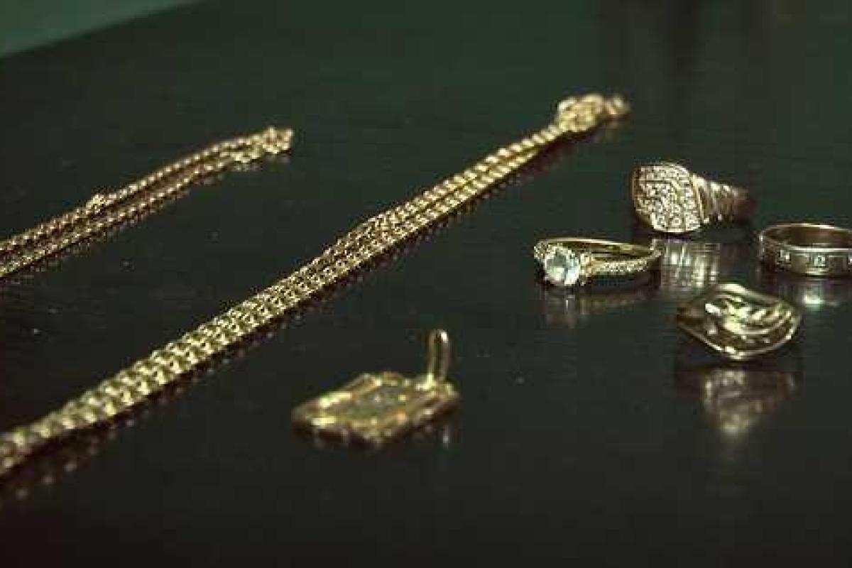 После "снятия порчи" из квартиры киевлянки пропали все золотые украшения