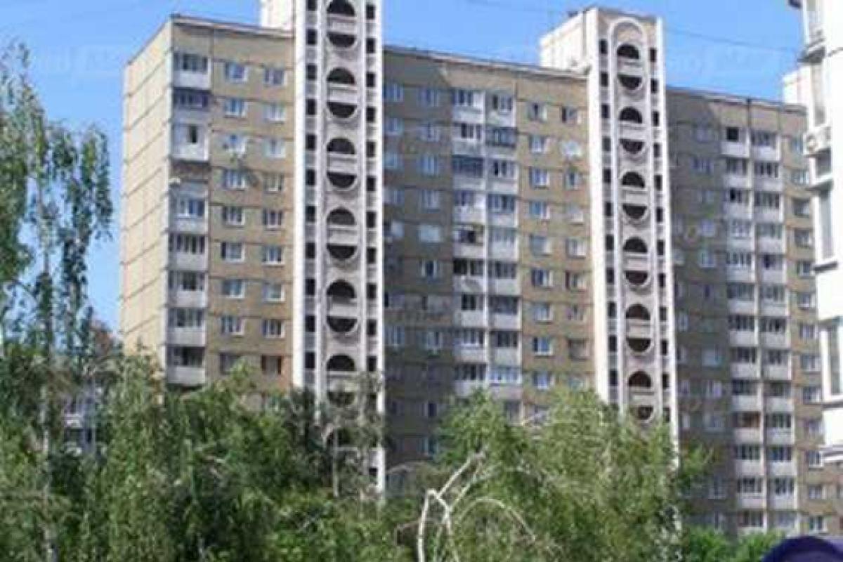 В Киеве мужчина выпрыгнул с 10-го этажа В Киеве мужчина выпрыгнул с 10-го этажа