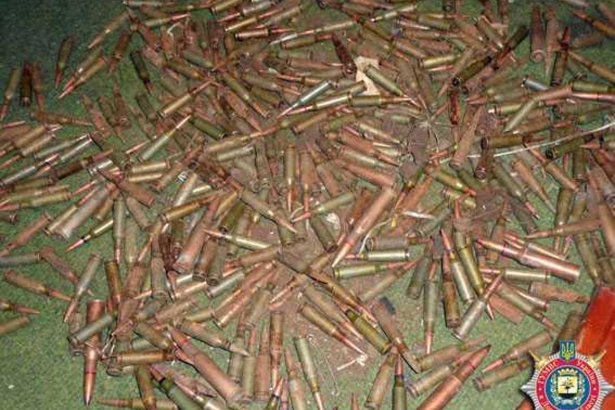 В Артемовске милиционеры изъяли более 400 патронов к автомату Калашникова