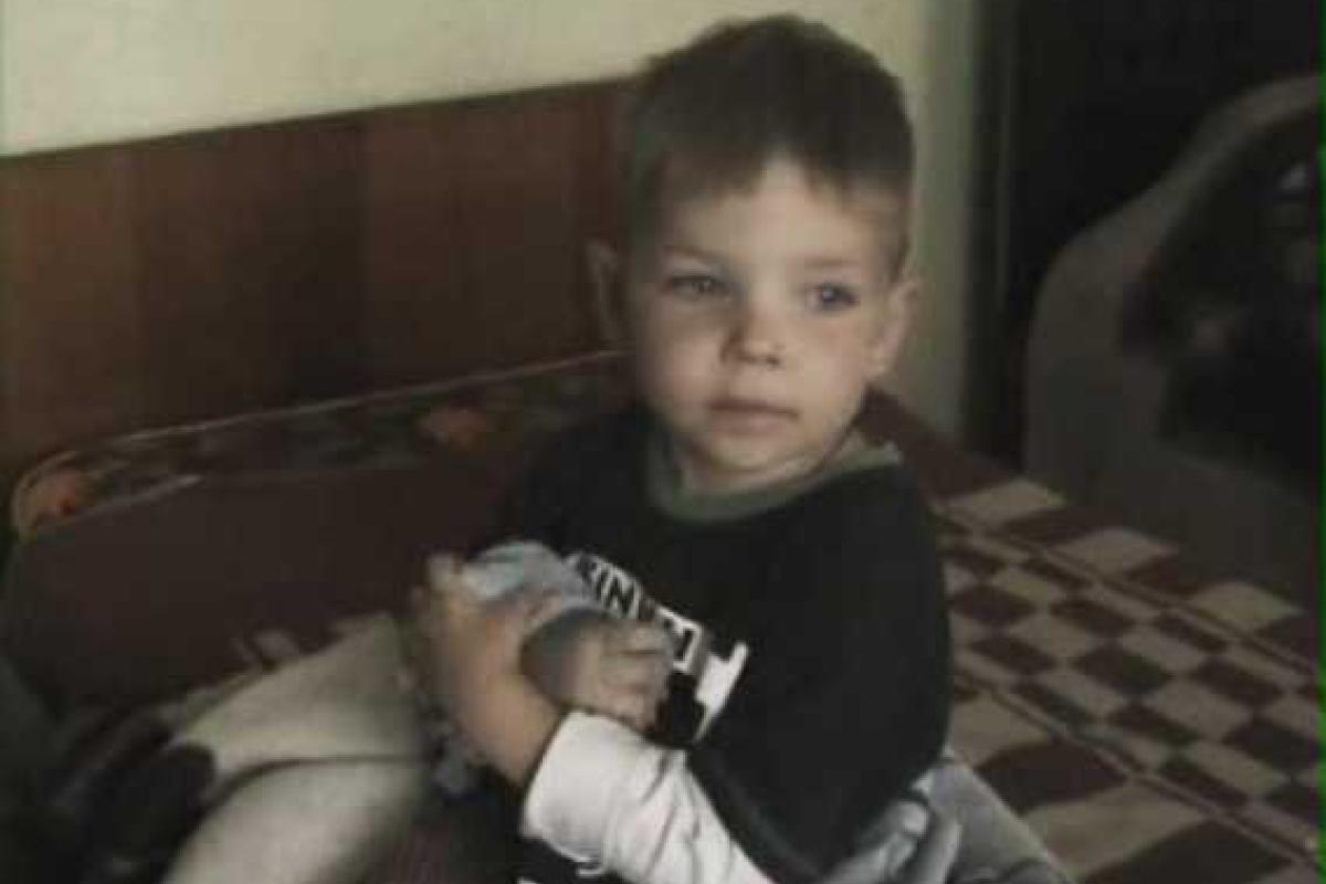 В Шостке 3-летний мальчик самостоятельно разыскивал свою маму на улицах города В Шостке 3-летний мальчик самостоятельно разыскивал свою маму на улицах города