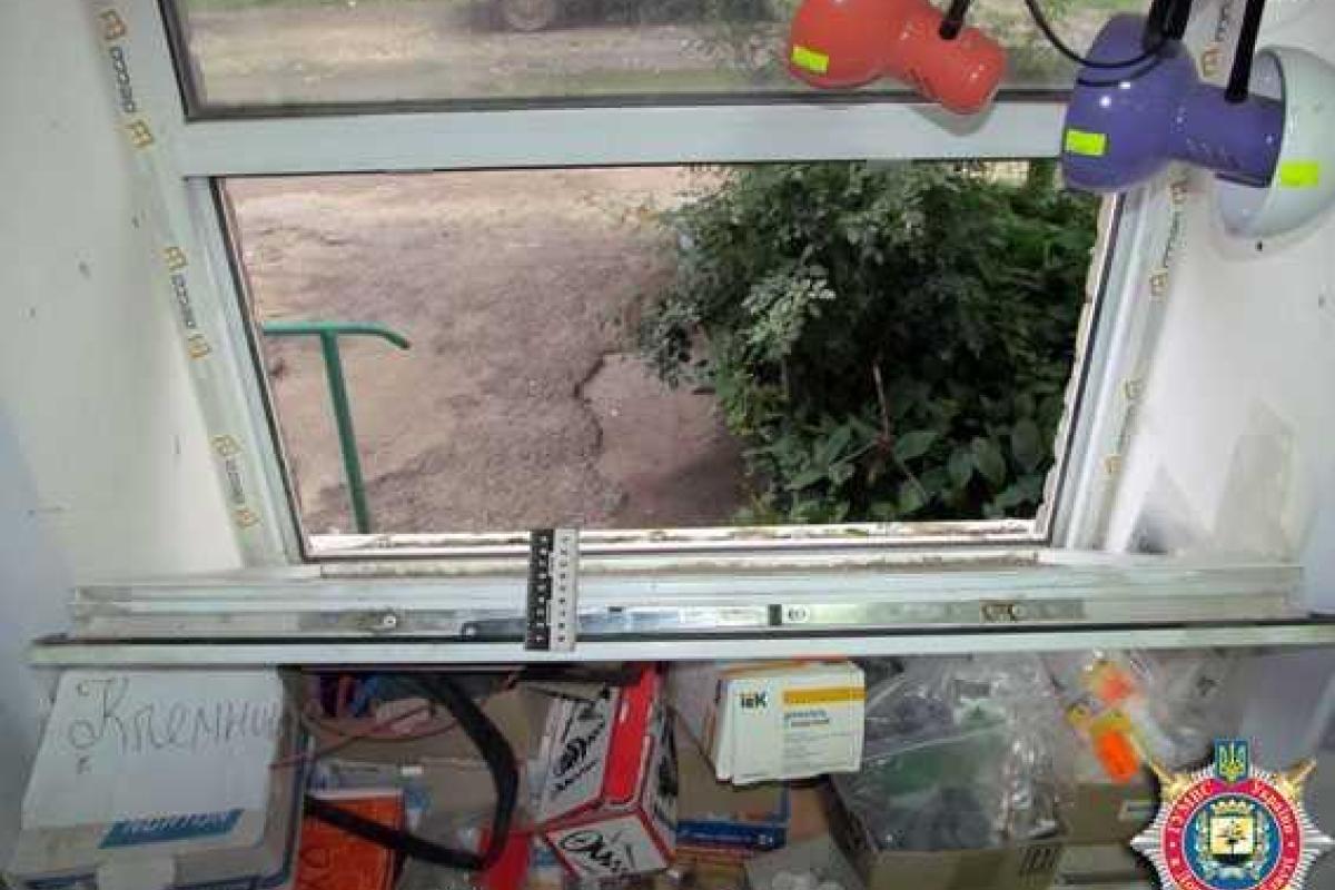 Подросток из Славянска обокрал 2 магазина на 12 тысяч гривен