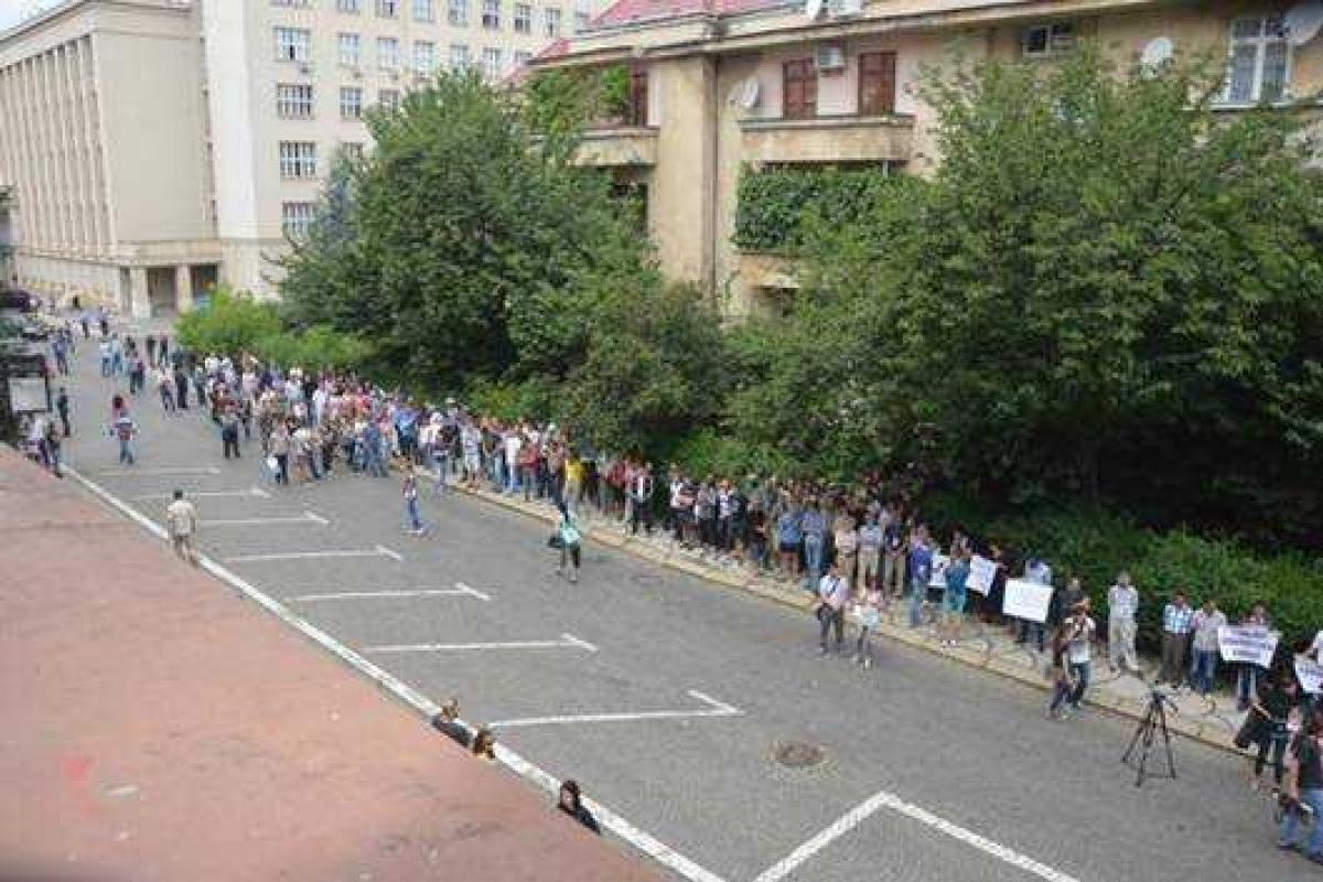 В Ужгороде состоялся митинг "За мир и порядок" В Ужгороде состоялся митинг "За мир и порядок"