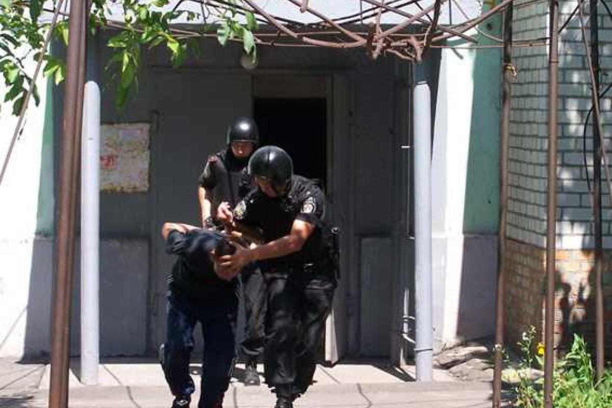 В Бердянске квартирного вора задержали "на горячем" В Бердянске квартирного вора задержали "на горячем"