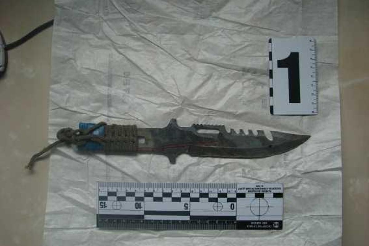 Оставив нож в спине жертвы, киевлянин спрятался с своей квартире Оставив нож в спине жертвы, киевлянин спрятался с своей квартире