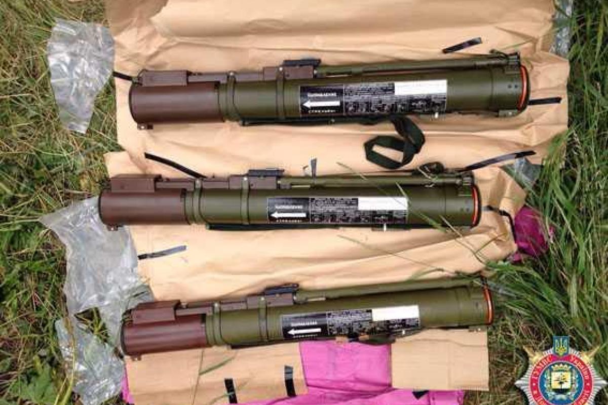 В Авдеевке во дворе частного дома обнаружен схрон оружия и боеприпасов 