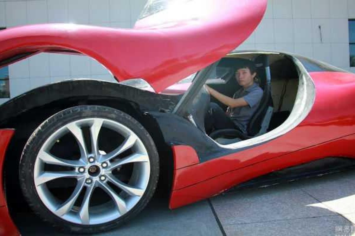 Китаец своими руками собрал необычный автомобиль Китаец своими руками собрал необычный автомобиль