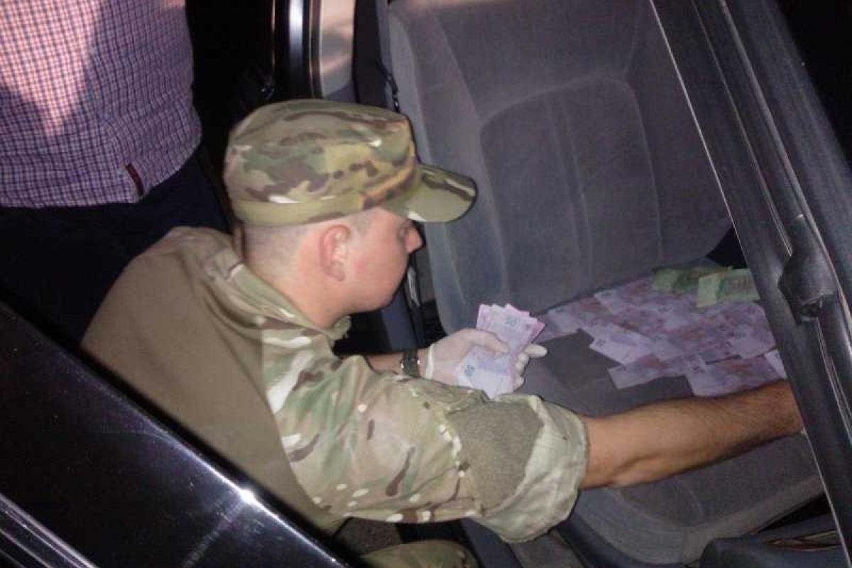 На взятке в 5 тысяч грн на Житомирщине задержан работник военного комиссариата На взятке в 5 тысяч грн на Житомирщине задержан работник военного комиссариата