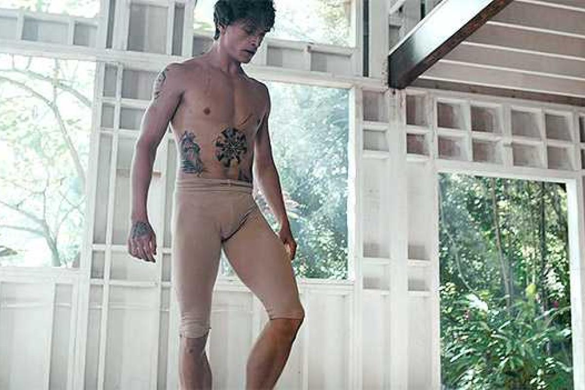 Молодой украинец делает невероятное со своим телом Молодой украинец делает невероятное со своим телом