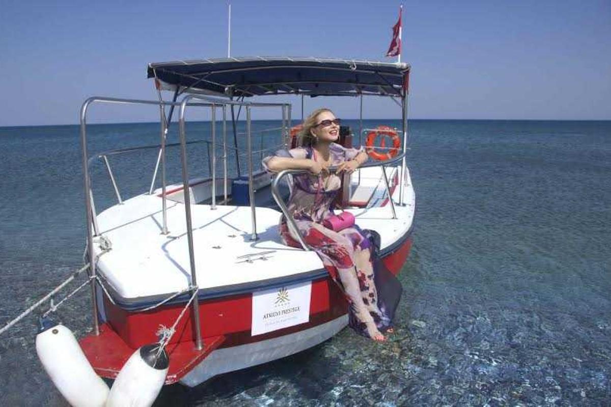 Лена Ленина бросила в воду своего жениха Лена Ленина бросила в воду своего жениха