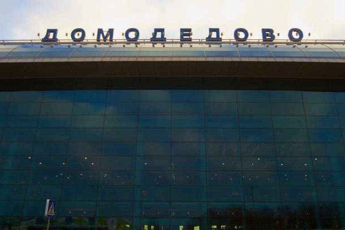 Российский самолет совершил аварийную посадку в аэропорту "Домодедово"