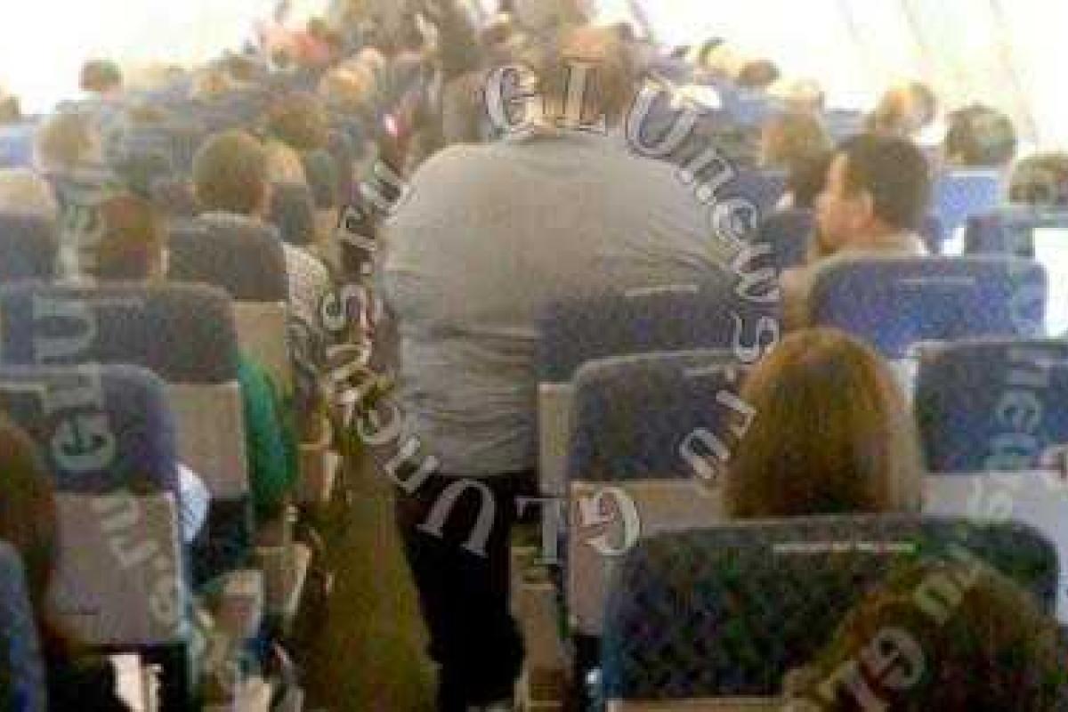 Австралиец подал в суд на авиакомпанию из-за толстого пассажира