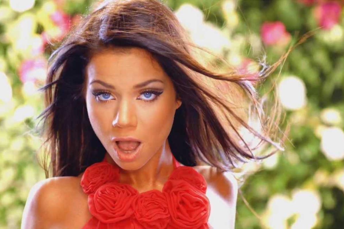 Во время концерта в Северной Осетии в певицу Бьянку бросили ботинок