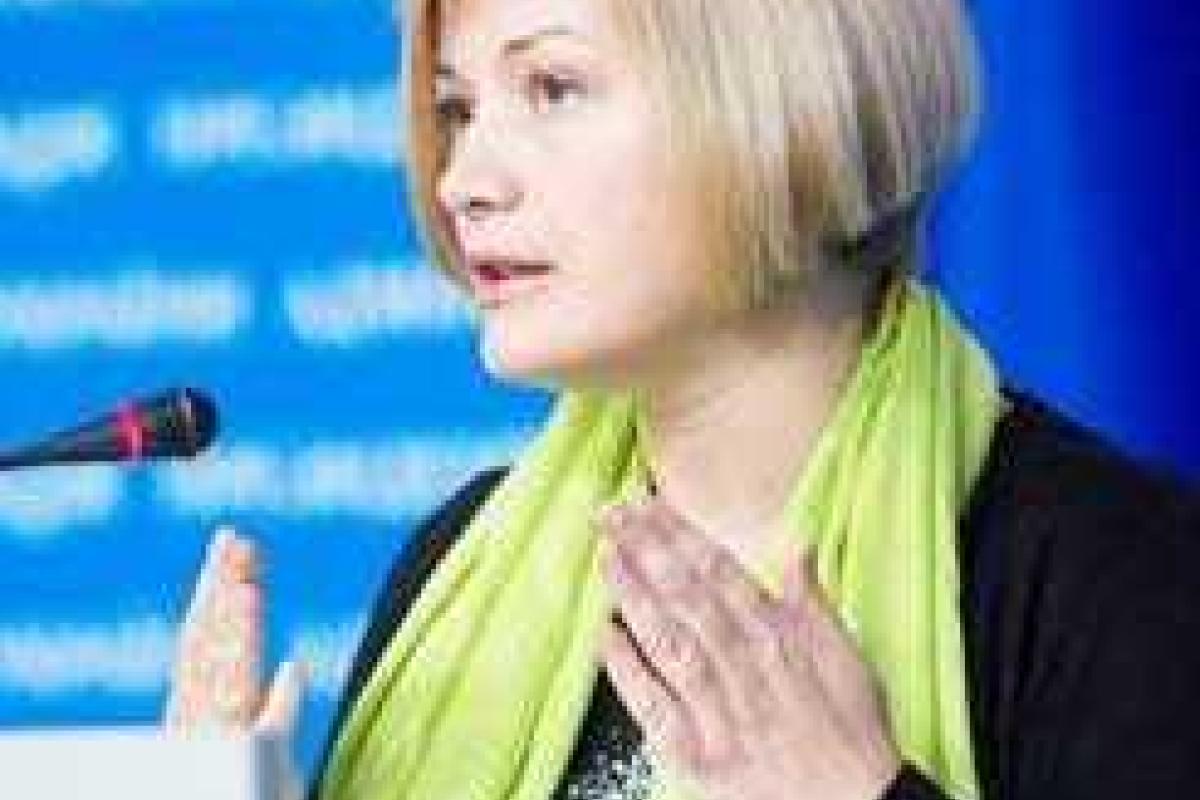 Геращенко рассказала сколько украинцев находятся у боевиков в плену 
