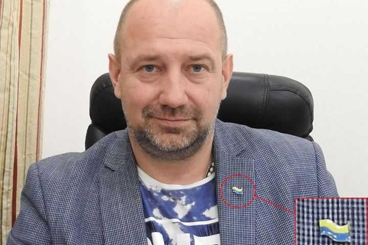 Нардеп Мельничук перевернул украинский флаг Нардеп Мельничук перевернул украинский флаг