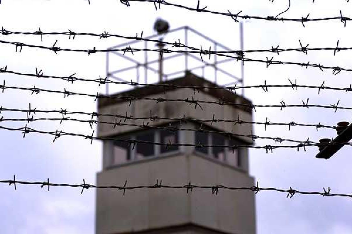 В тюрьме Сальвадора в мусорных контейнерах обнаружены тела 14 заключенных В тюрьме Сальвадора в мусорных контейнерах обнаружены тела 14 заключенных