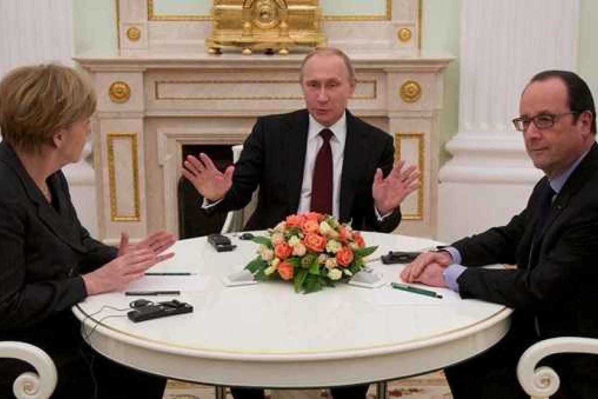 Лидеры Франции, Германии и России могут провести телефонный разговор в ближайшие выходные Лидеры Франции, Германии и России могут провести телефонный разговор в ближайшие выходные