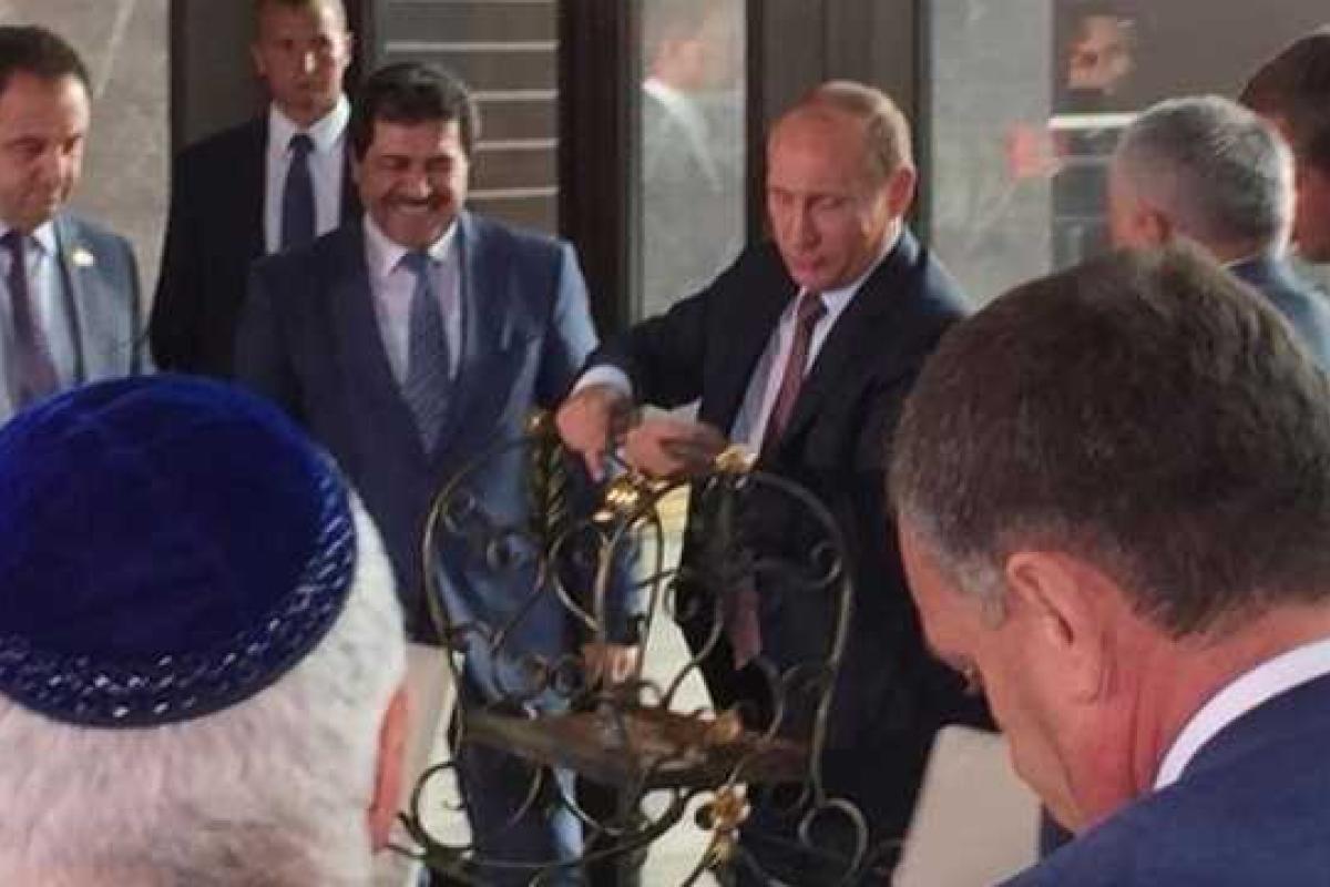 Подарок Путину в оккупированном Крыму вызвал скандал