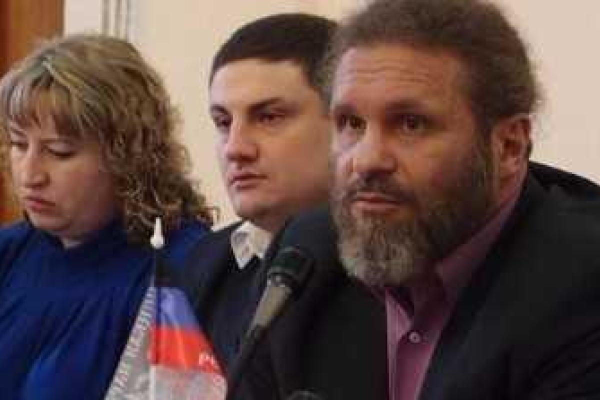 Разгневанная жена боевика пожаловалась на нечеловеческие условия в "ДНР" Разгневанная жена боевика пожаловалась на нечеловеческие условия в "ДНР"