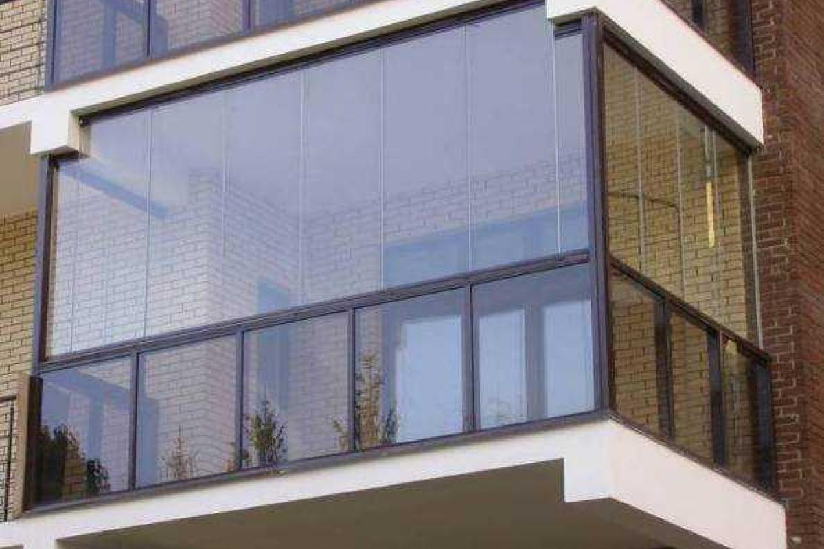 Власти Киева хотят демонтировать все остекленные балконы