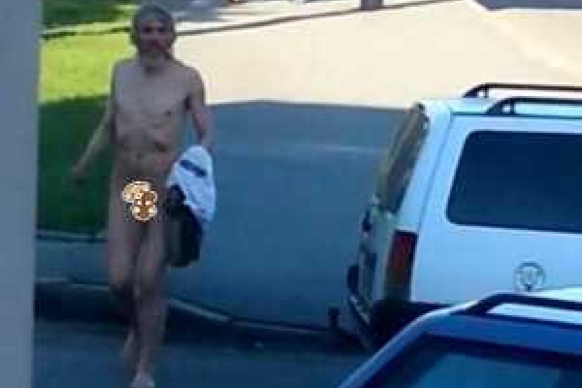 По Харькову прогуливался абсолютно голый гражданин