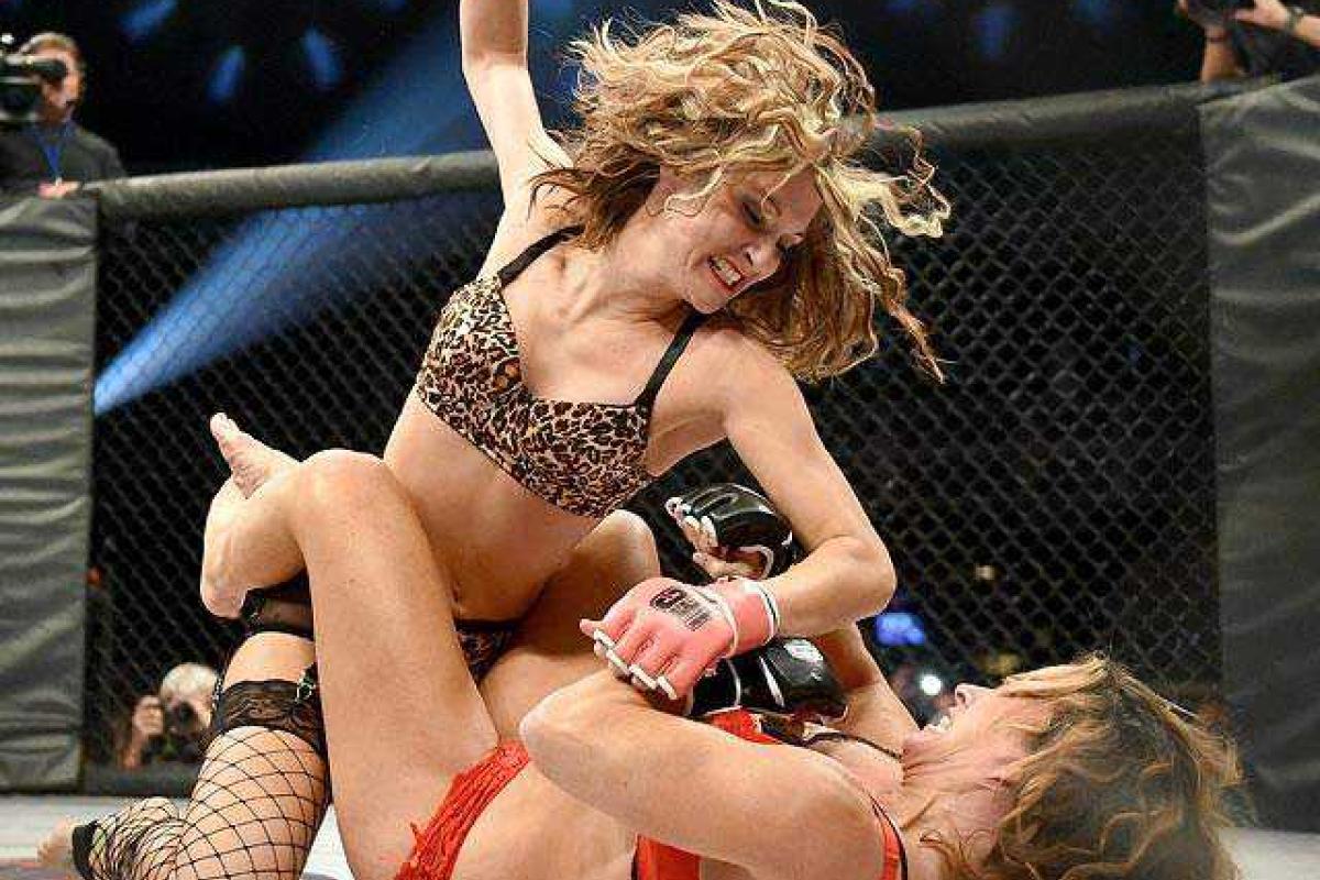 В США состоялся зрелищный чемпионат по боям без правил среди девушек в нижнем белье В США состоялся зрелищный чемпионат по боям без правил среди девушек в нижнем белье