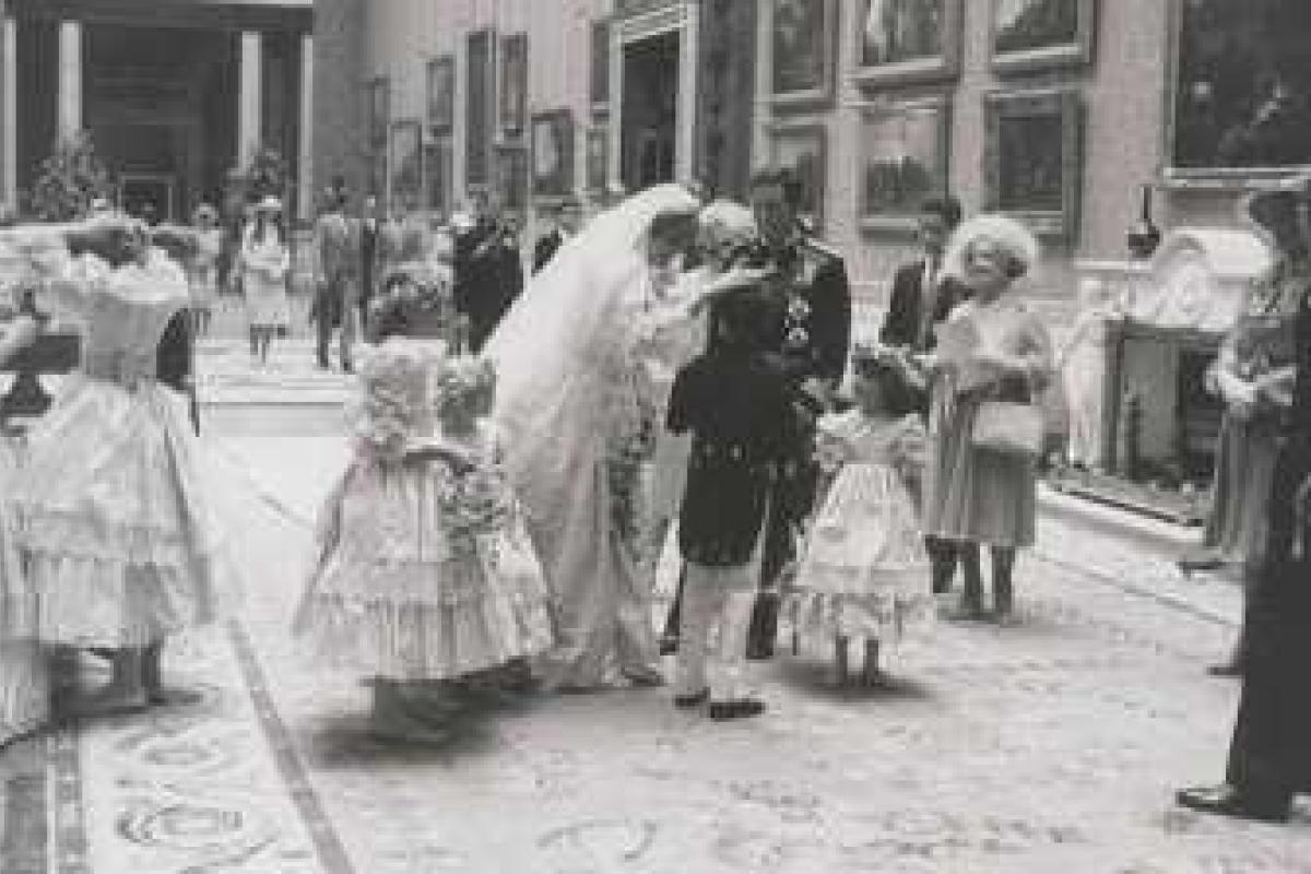 В сети появились неизвестные свадебные снимки принцессы Дианы В сети появились неизвестные свадебные снимки принцессы Дианы