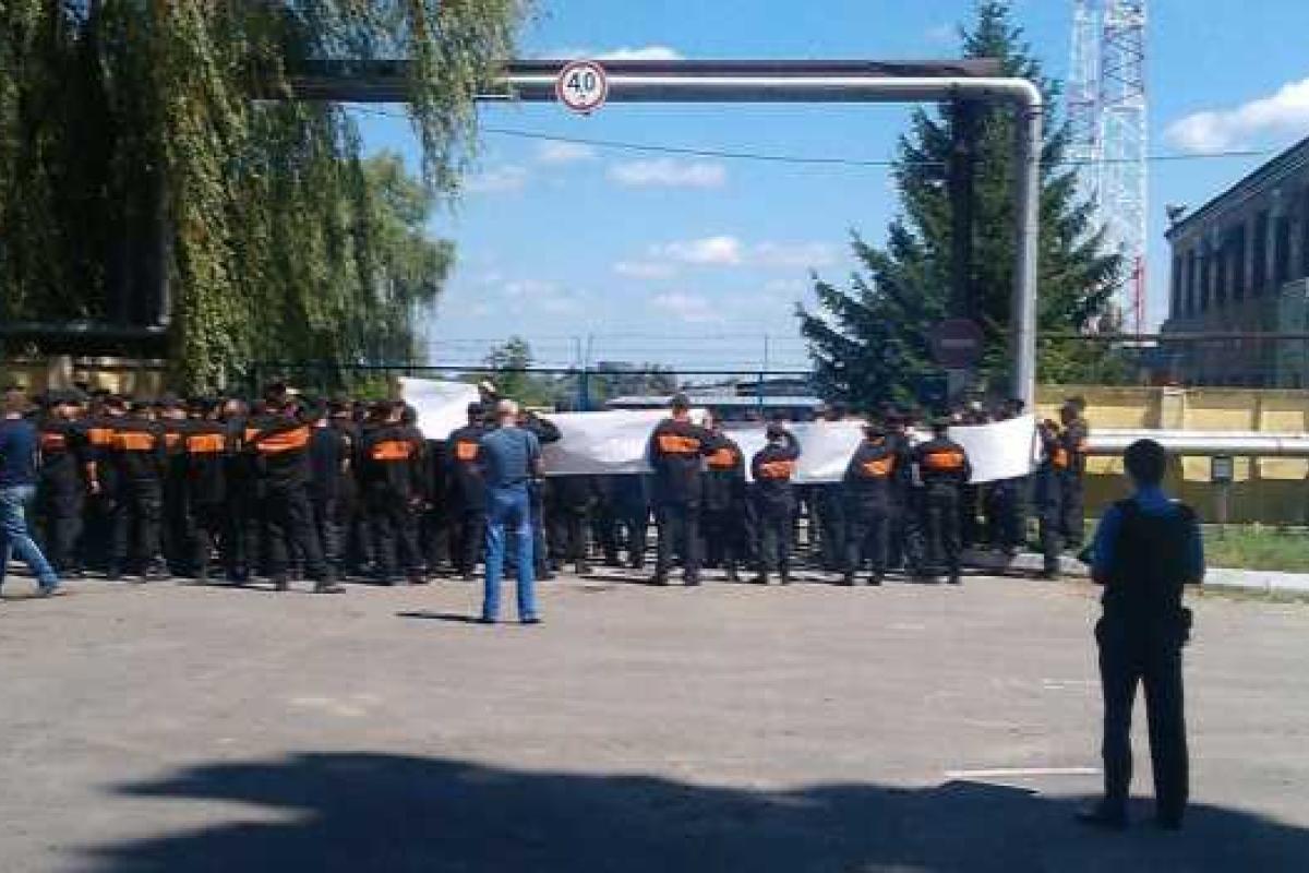 В Кременчуге неизвестные штурмуют здание "Укртранснафты", - Пасишник В Кременчуге неизвестные штурмуют здание "Укртранснафты", - Пасишник