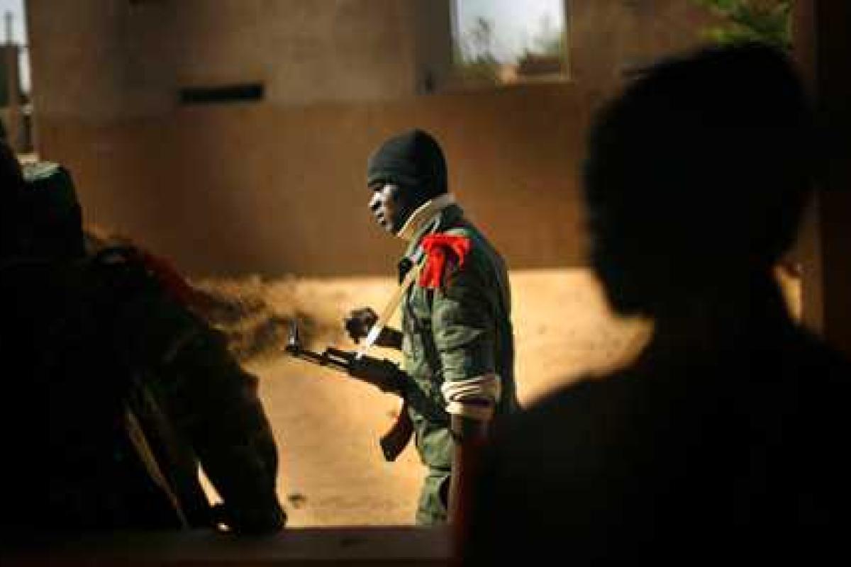 МИД: В захваченном боевиками отеле в Мали было четверо украинцев, один из них погиб МИД: В захваченном боевиками отеле в Мали было четверо украинцев, один из них погиб