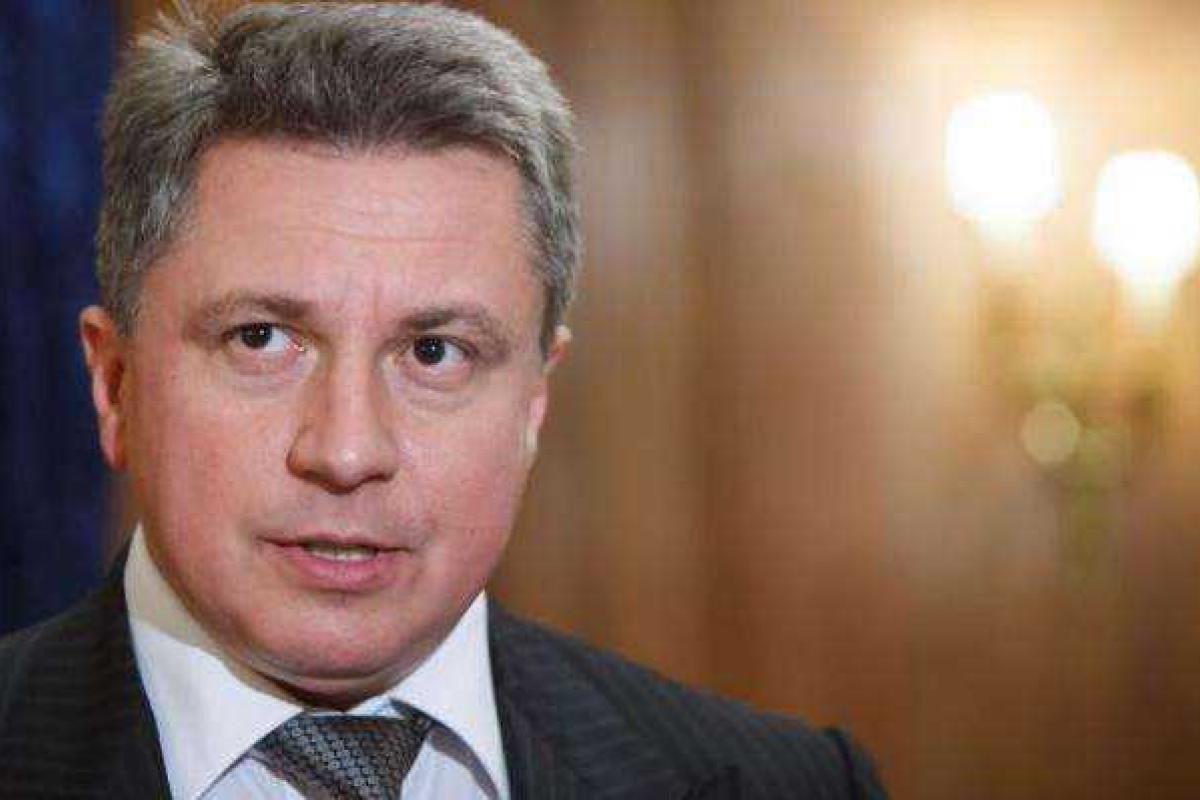 Печерский суд арестовал недвижимость сына Азарова в Италии Печерский суд арестовал недвижимость сына Азарова в Италии