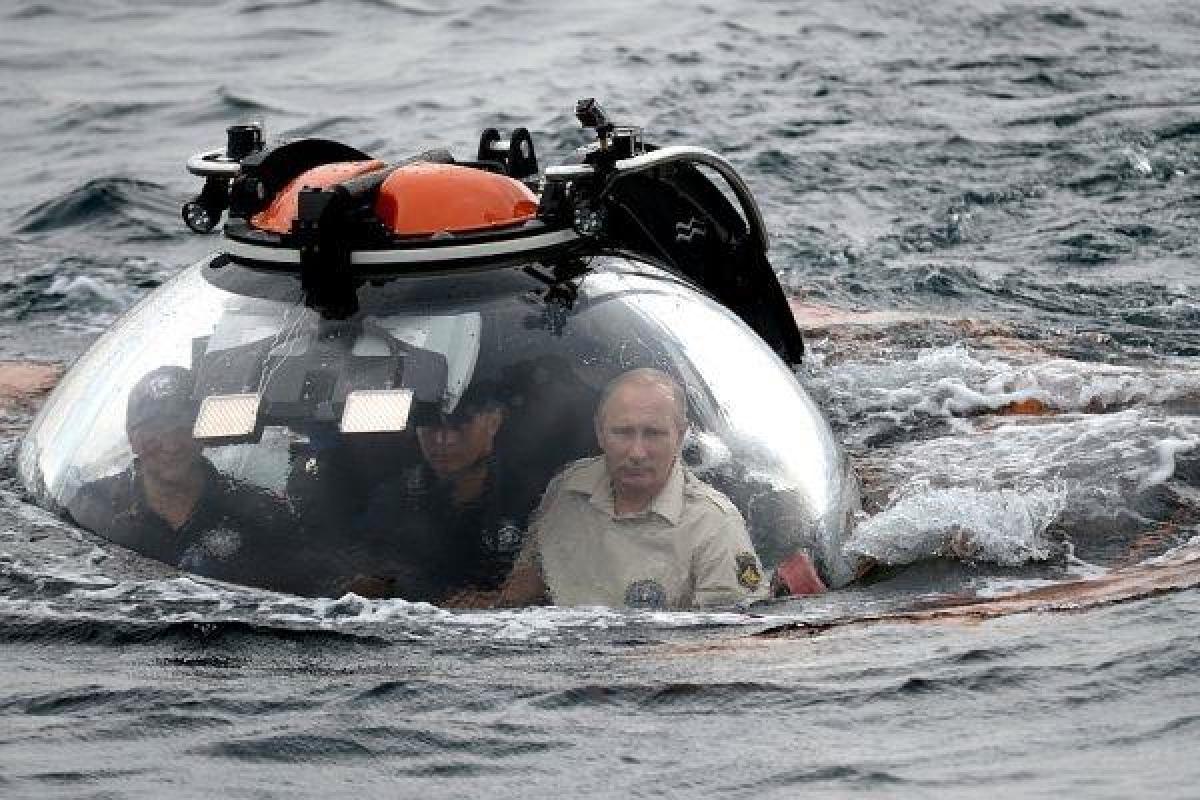 Украинский дипломат поиздевался над Путиным в батискафе