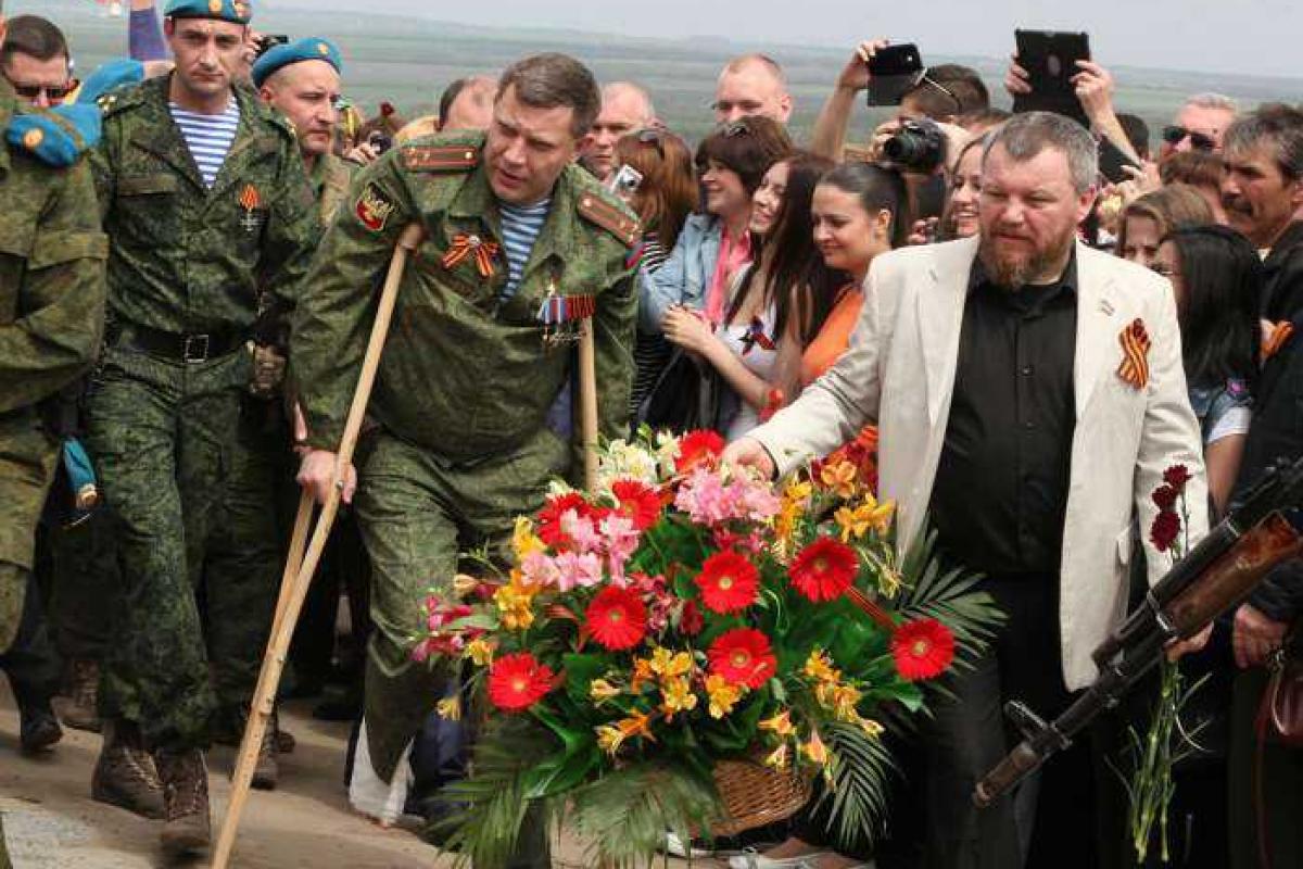 Захарченко пообещал Турчинову встать на костыли, чтобы тому было легче захватить его в плен