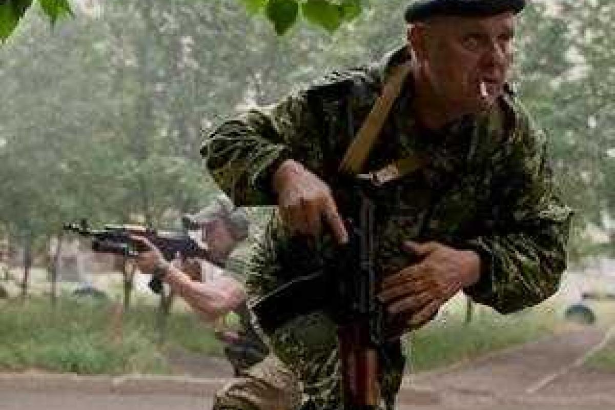 В Луганске заметно поредели ряды местных "ополченцев" В Луганске заметно поредели ряды местных "ополченцев"