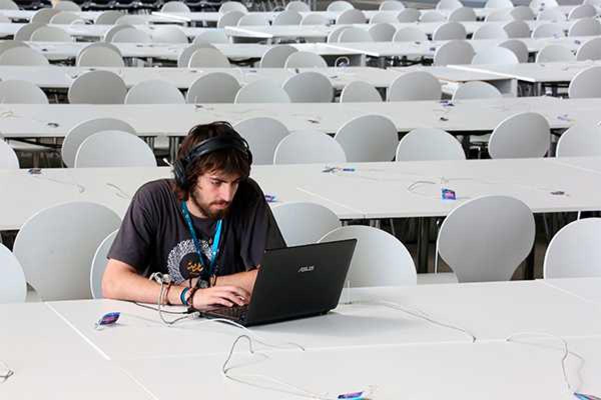 Хакеры обнародовали личные данные 32 миллионов неверных супругов Хакеры обнародовали личные данные 32 миллионов неверных супругов