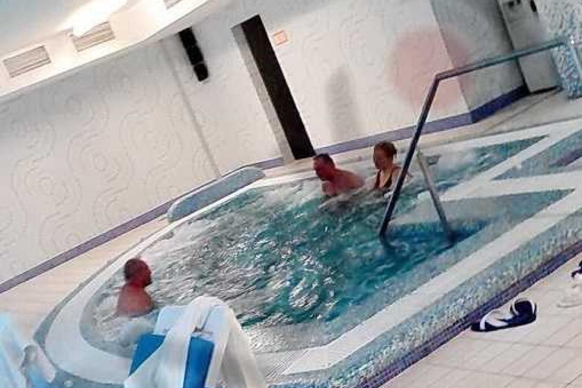 "Арестованный" Александр Ефремов нежится в джакузи