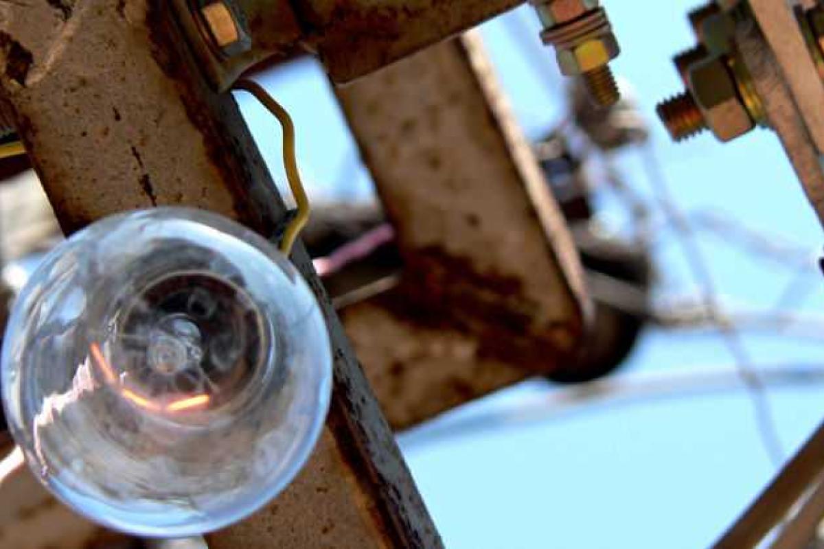 Украина снова покупает электричество у России Украина снова покупает электричество у России