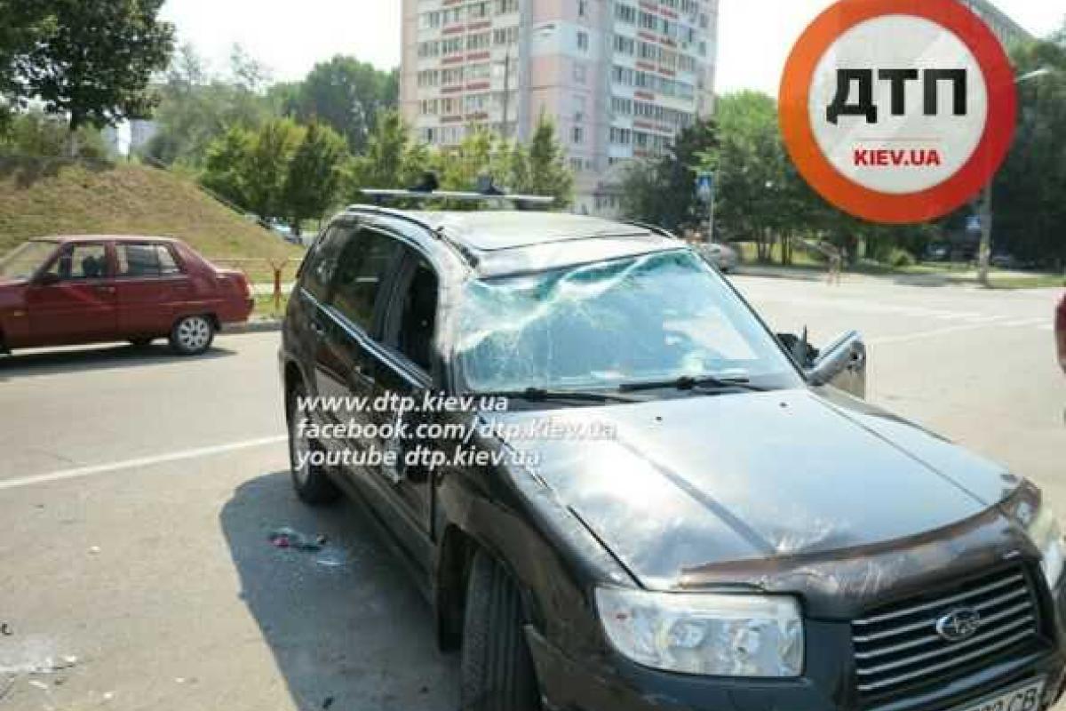 В Киеве из-за жары водитель Subaru потерял сознание
