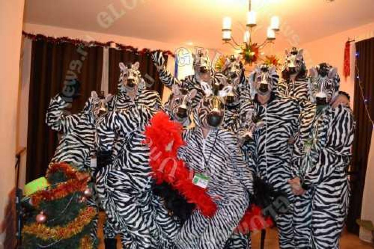 Человек-зебра и плакальщица вошли в список самых странных профессий в мире Человек-зебра и плакальщица вошли в список самых странных профессий в мире