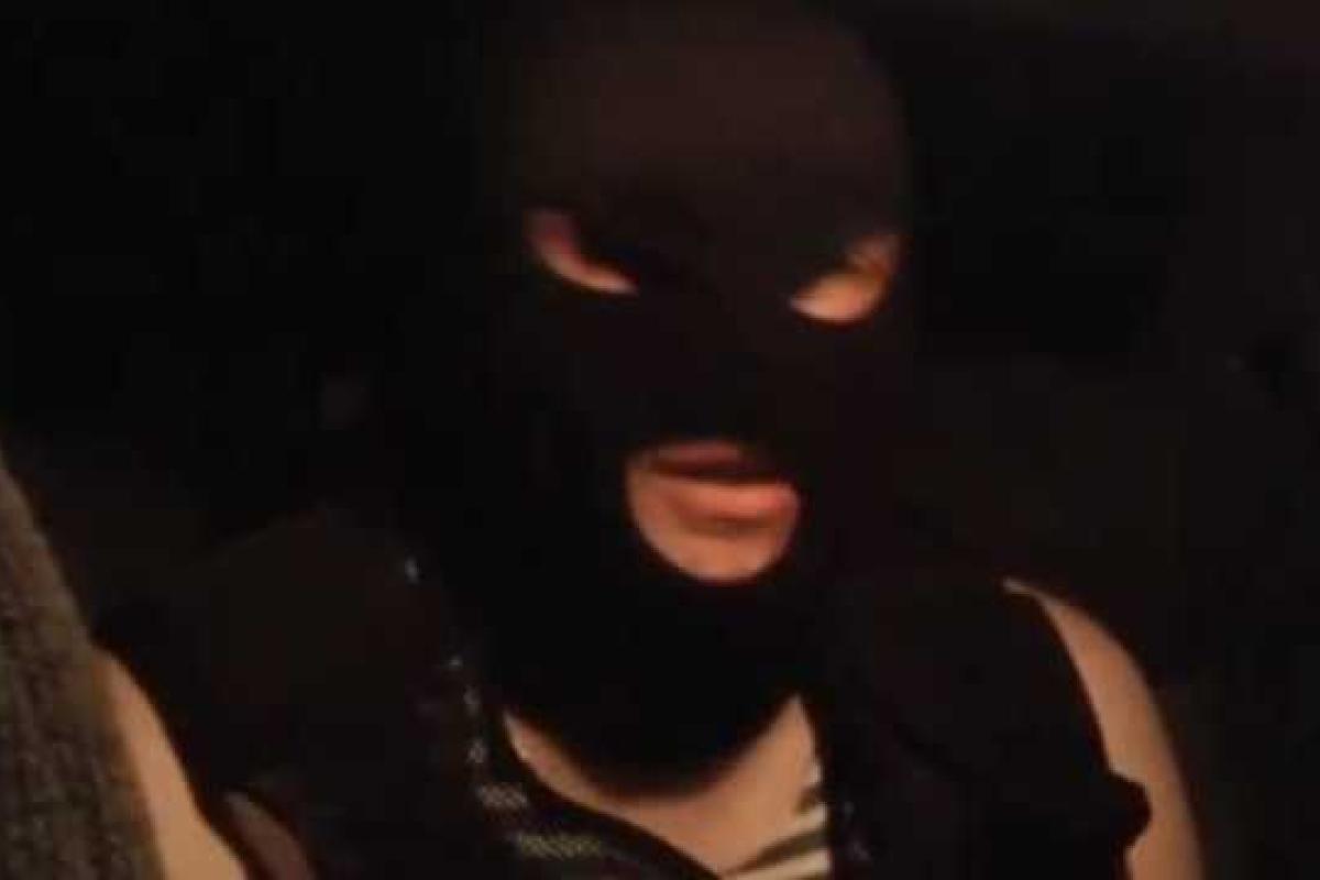 Боевики записали обращение к Порошенко: хотят амнистию и к своим семьям Боевики записали обращение к Порошенко: хотят амнистию и к своим семьям