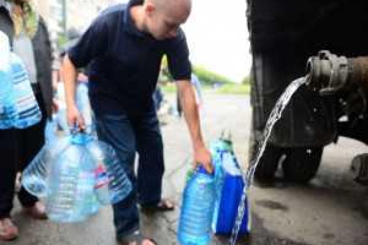 В Алчевске в очереди за водой умерла женщина В Алчевске в очереди за водой умерла женщина