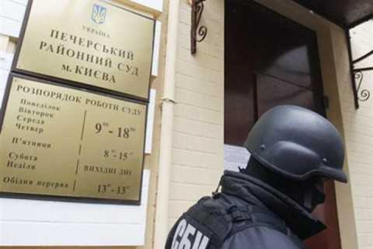 Печерский райсуд арестовал нефть Курченко