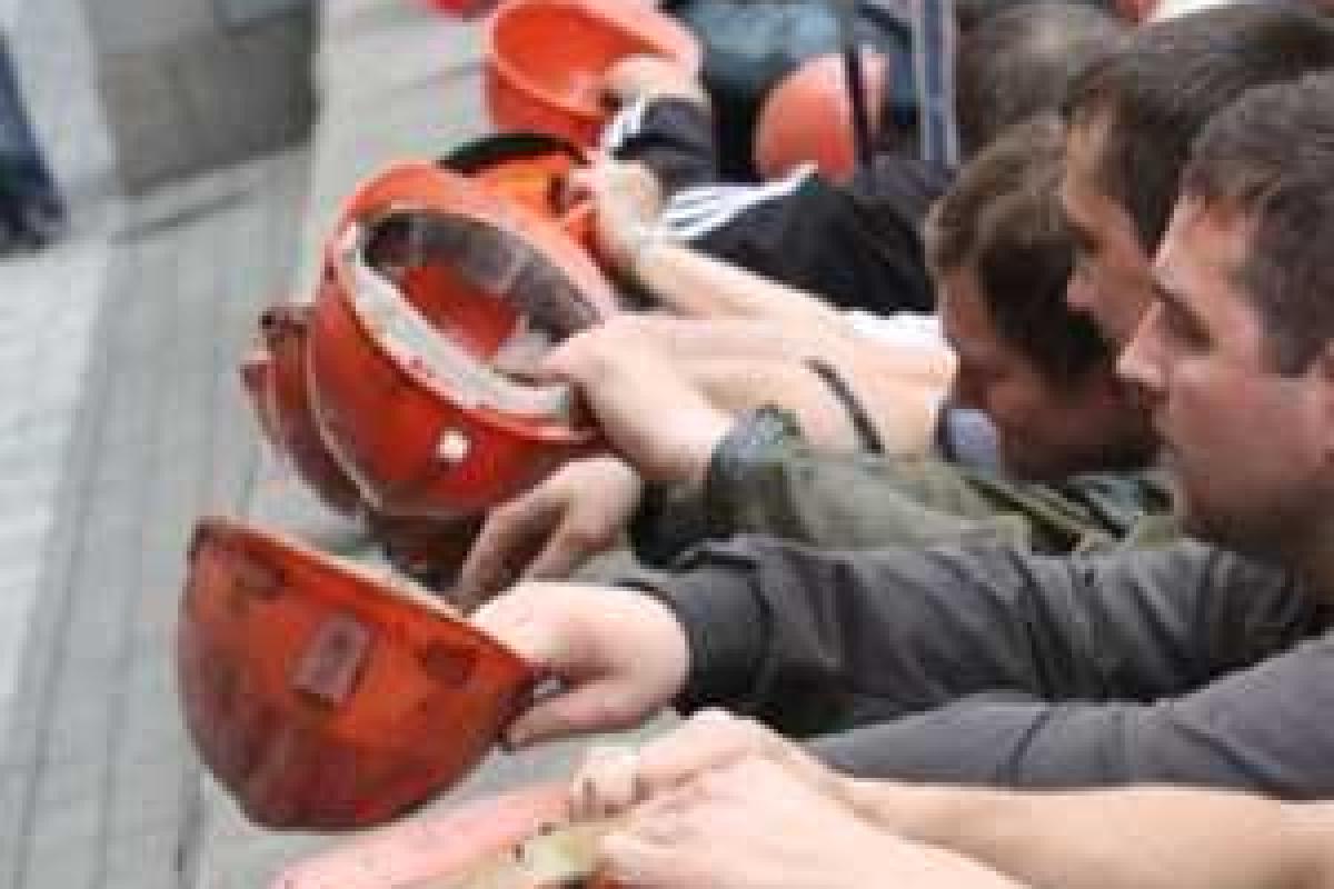 В "ДНР" бастуют шахтеры В "ДНР" бастуют шахтеры