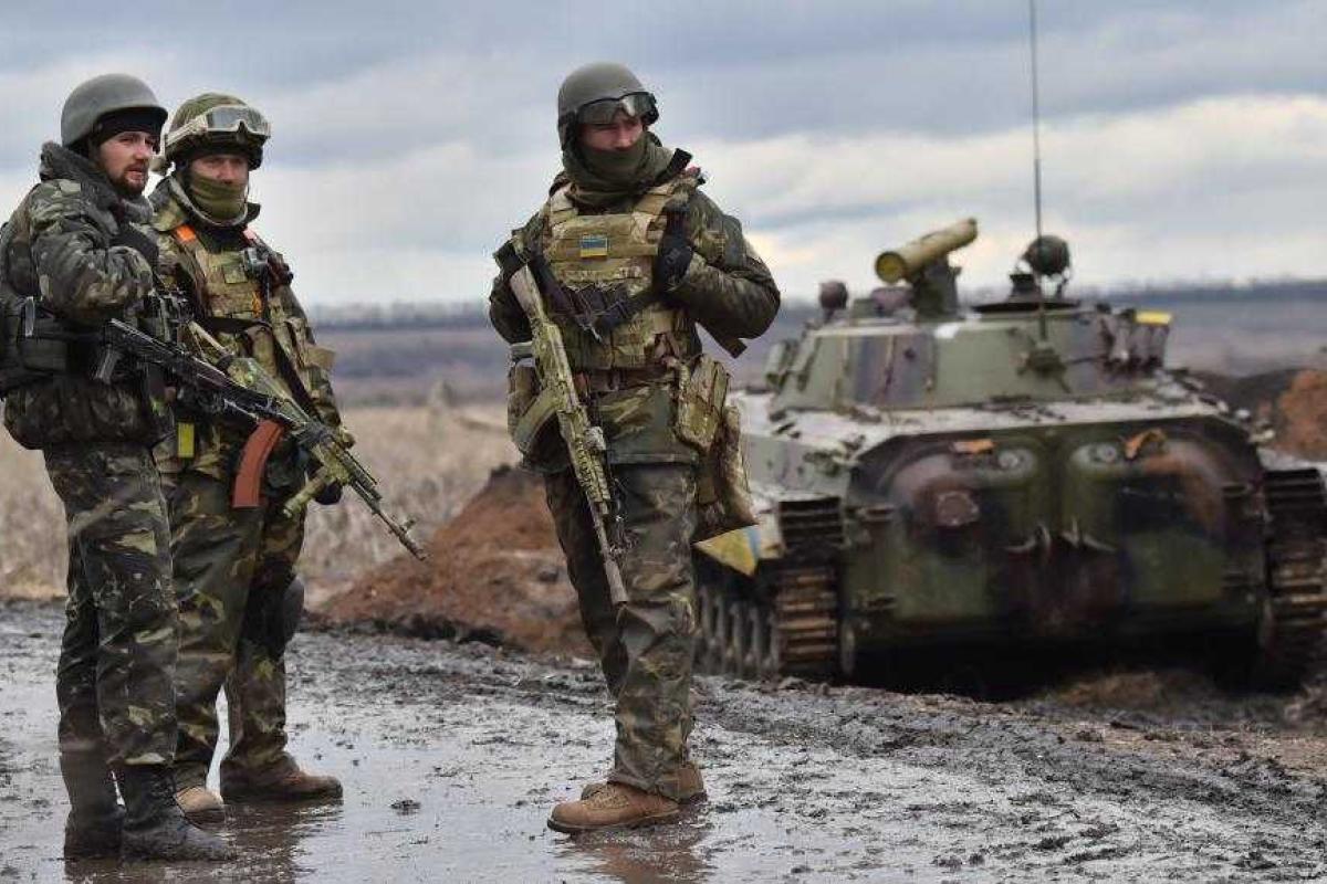 Под Луганском террористы несут большие потери