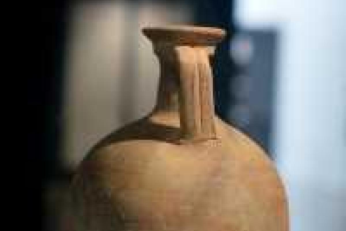 В России нашли древнюю амфору с нефтью В России нашли древнюю амфору с нефтью