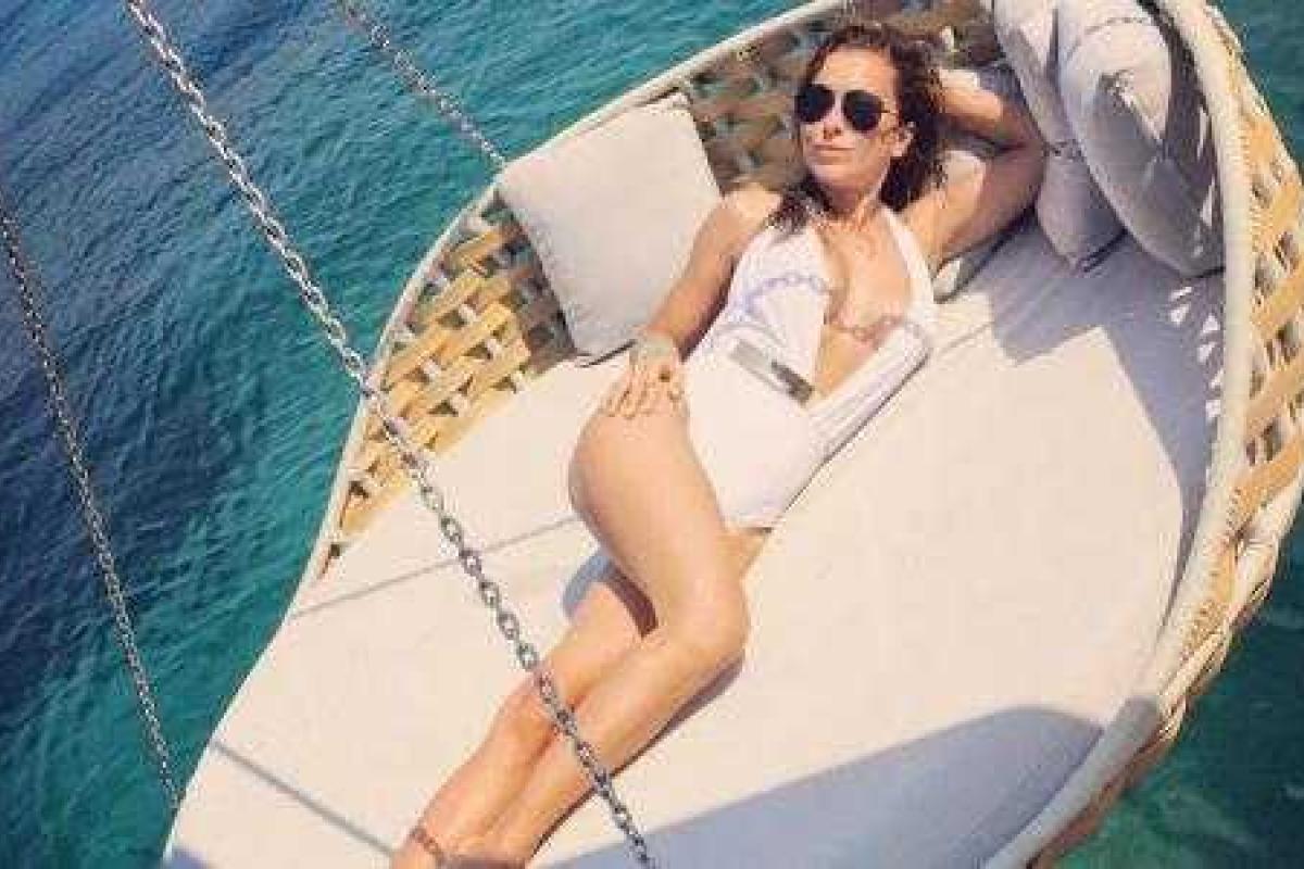 Ани Лорак продолжает хвастаться снимками с отдыха Ани Лорак продолжает хвастаться снимками с отдыха