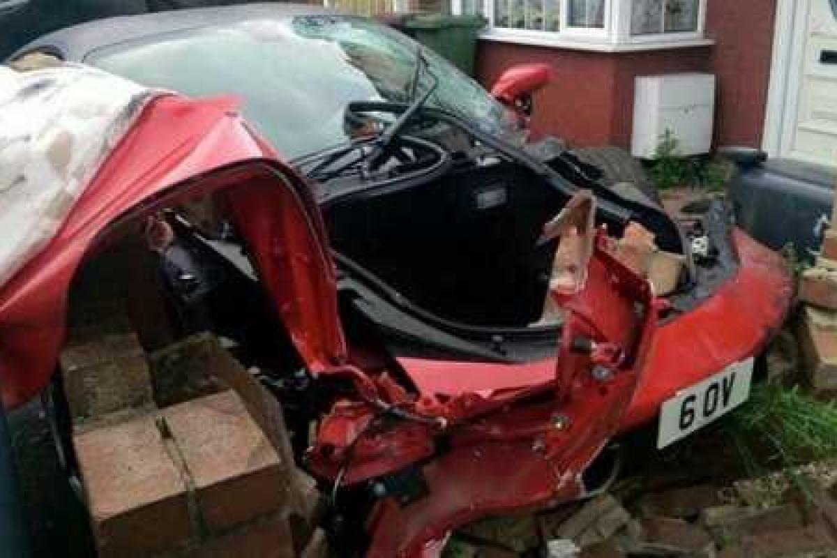 Британец разбил взятый в аренду суперкар Ferrari за 220 тысяч евро Британец разбил взятый в аренду суперкар Ferrari за 220 тысяч евро